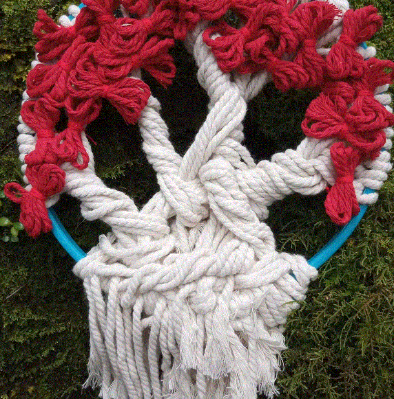 Decoración de jardín en macramé artesanal hecho a mano en Costa Rica para espacios exteriores boho