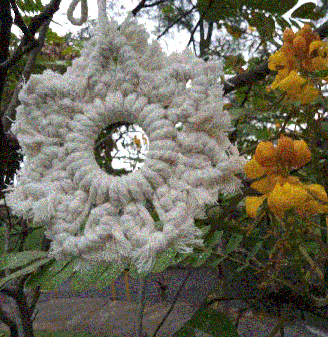 Colgante outdoor de macramé artesanal costarricense para terrazas y exteriores naturales