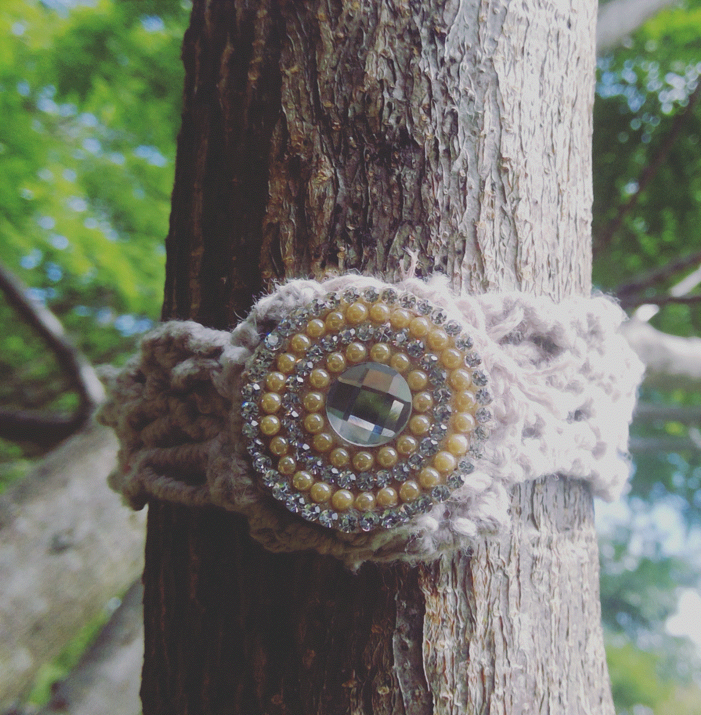 Aretes de macramé minimalista hechos a mano en Costa Rica para look natural
